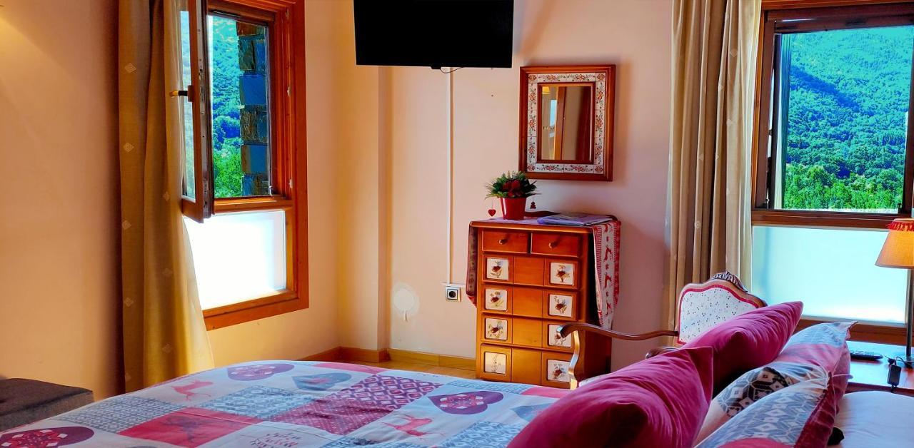 La Llardana Affittacamere Benasque Esterno foto